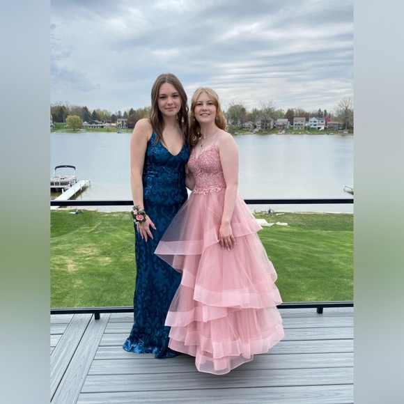 PROM DRESS - Picture 2 of 6